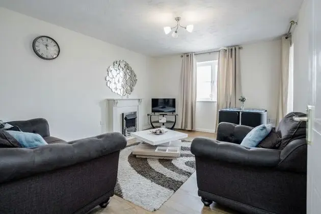 Captivating 3-bed Apartment in Grays - İç Mekan