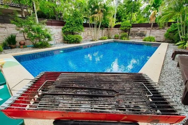 Captivating 3-bed Villa in Muang Pattaya - Havuz