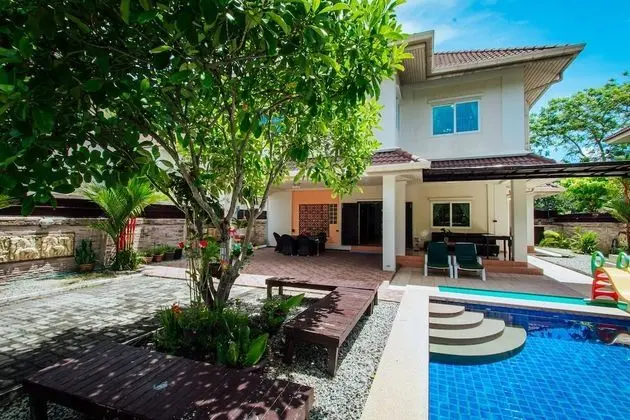 Captivating 3-bed Villa in Muang Pattaya - Öne Çıkan Resim