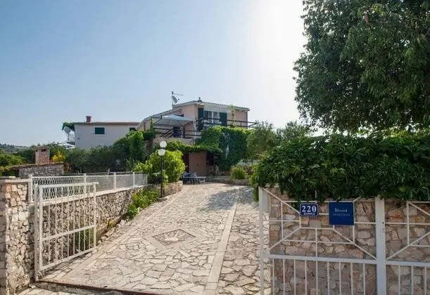 Captivating 3-bedroom Villa in Kanica - Dış Mekan