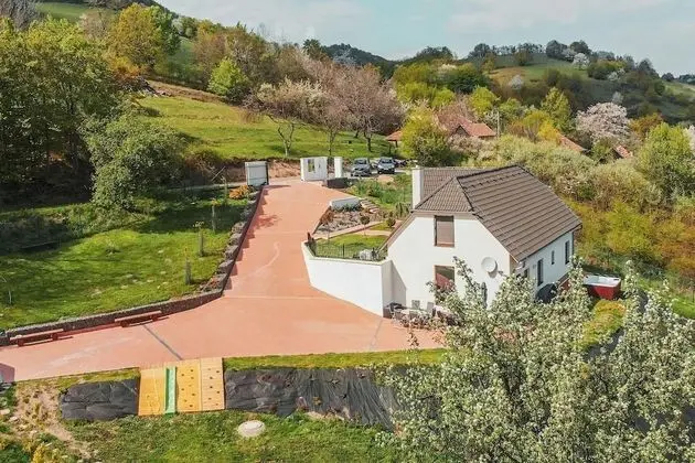 Captivating 3-bedrooms Cottage in the Hills