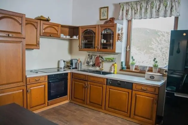 Captivating 3-bedrooms Cottage in the Hills - Mutfak
