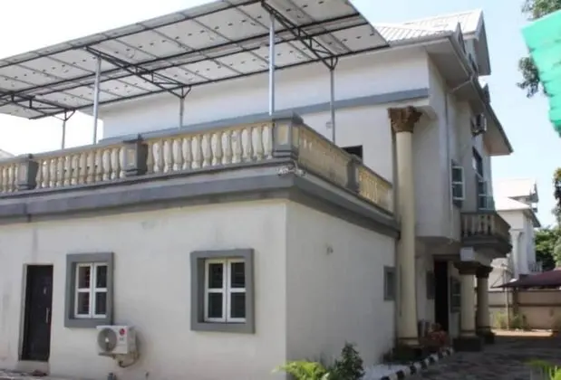 Captivating 4-bed House in Lagos - Dış Mekan