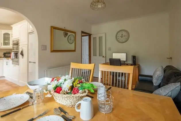 Captivating 4-bed, Pet Friendly House in Nelson - Mutfak