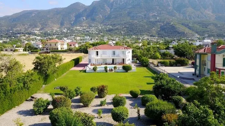 Captivating 5-bed Villa With Private Pool & Garden