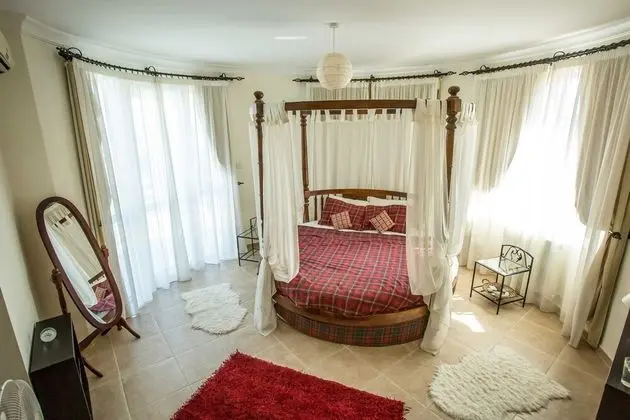 Captivating 5-bed Villa With Private Pool & Garden - Oda