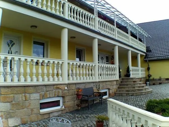 Captivating Apartment in Lichtenhain With Pond - Lobi