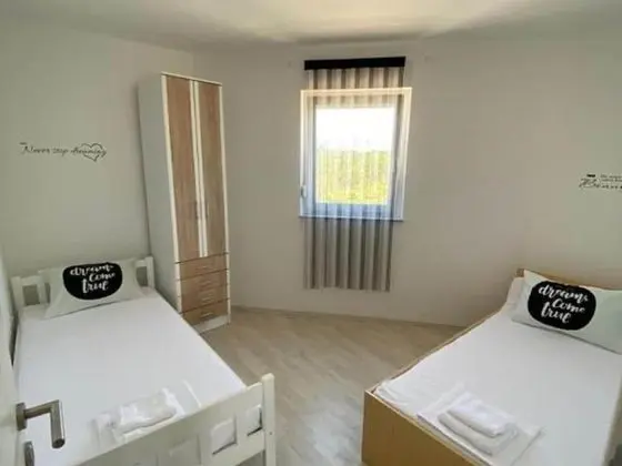 Captivating Apartment in Novalja With Bbq, Parking & AC - Oda