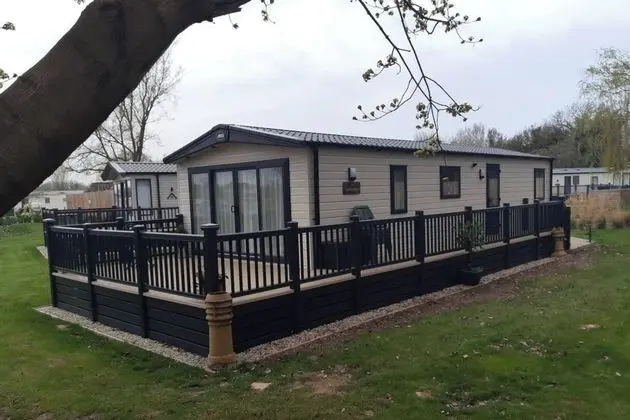 Captivating Bluebell Lodge 2-bed Cotswolds Caravan - Dış Mekan