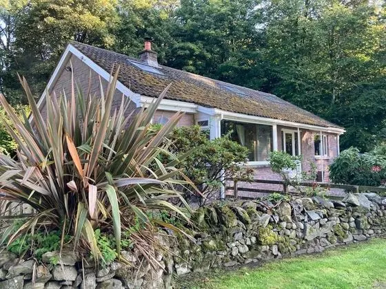 Captivating Cottage With Hot Tub Included Sleeps 6
