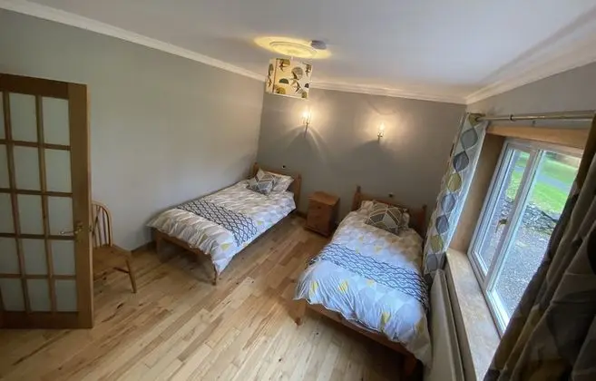 Captivating Cottage With Hot Tub Included Sleeps 6 - Oda