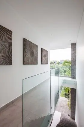 Captivating Villa Walk to the Beach - İç Mekan