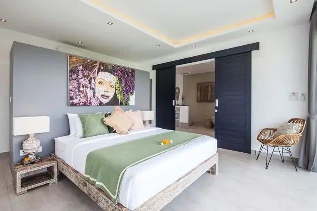 Captivating Villa Walk to the Beach - Oda