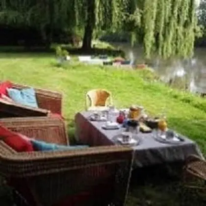 Caravane Eriba au Bord de l'Eure