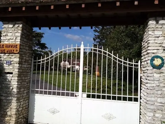 Caravane Eriba au Bord de l'Eure - Dış Mekan