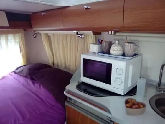 Caravane Eriba au Bord de l'Eure - İç Mekan