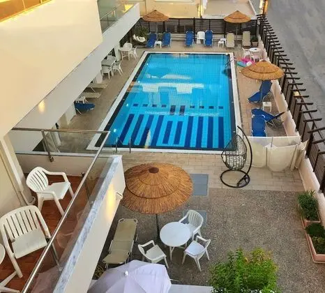 Caravel Apartment Hotel - Havuz