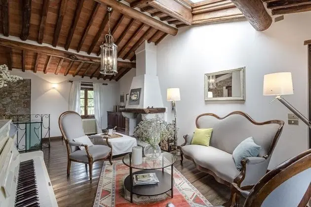 Villa Carciofaia Charming Luxury Tuscan Villa With Pool Surrounded by Vineyards With Views Over Lucca Town - Oda