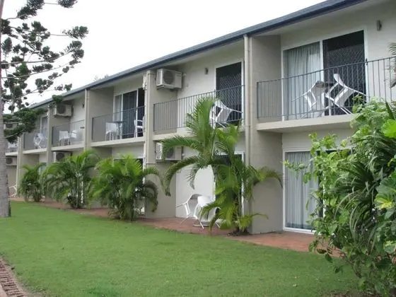 Cardwell Beachcomber Motel and Tourist Park - Dış Mekan