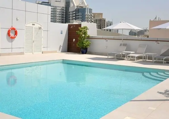 CARE Holiday Homes Apartments Barsha Heights - Havuz