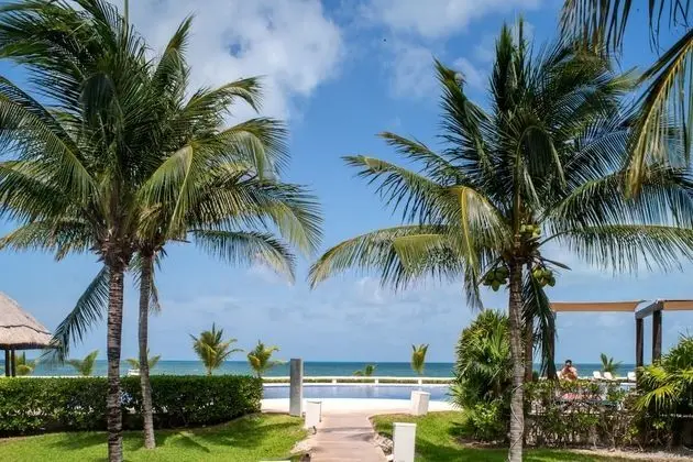 CARIBE Beachfront 2 BDR- Incredible Oceanview