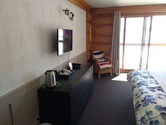 Cariboo Log Guest House - Oda