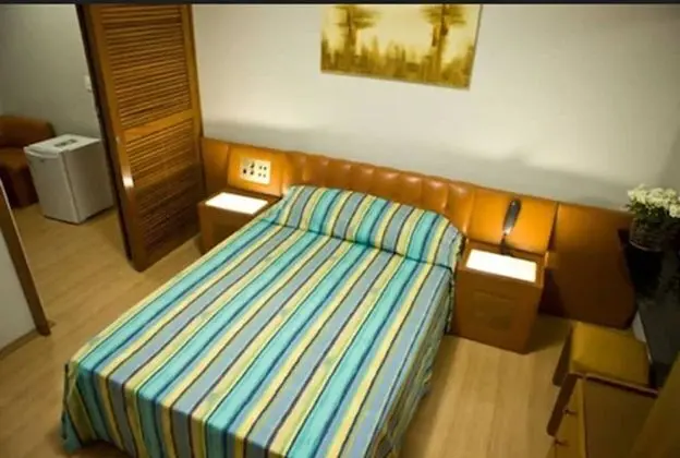 Carillon Plaza Hotel