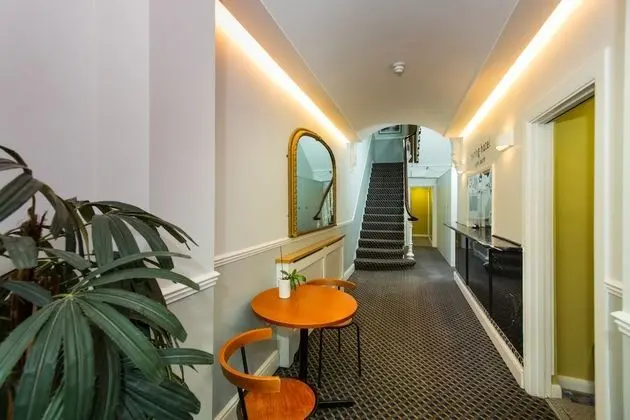 Caring Hotel - Lobi