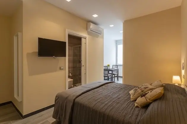 Carla's Rooms with Private Bathroom & Kitchen