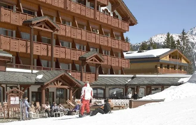 Hotel Carlina Courchevel - Dış Mekan