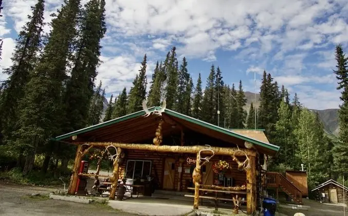 Carlo Creek Cabins - Lobi