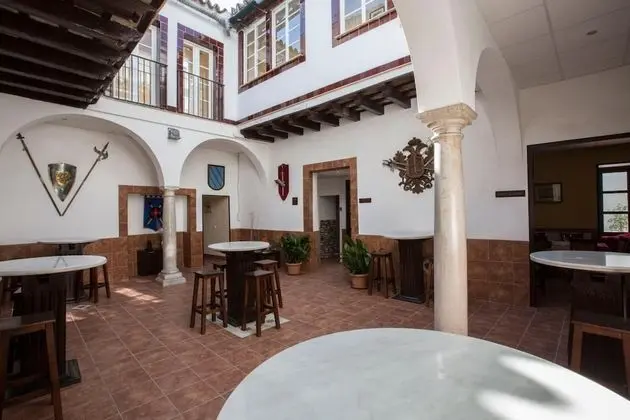Hotel Carlos V by Viverestays - Yerinde Yemek