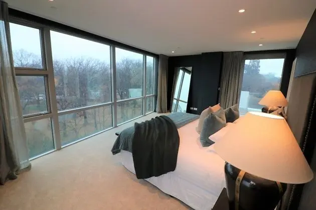 The Carlton Apartments - Oda