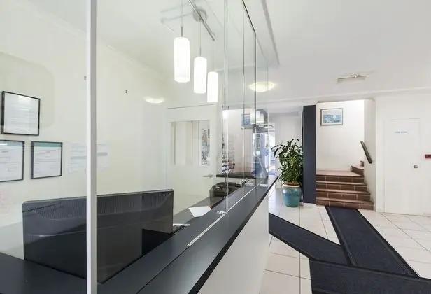 Carlton Apartments - Lobi
