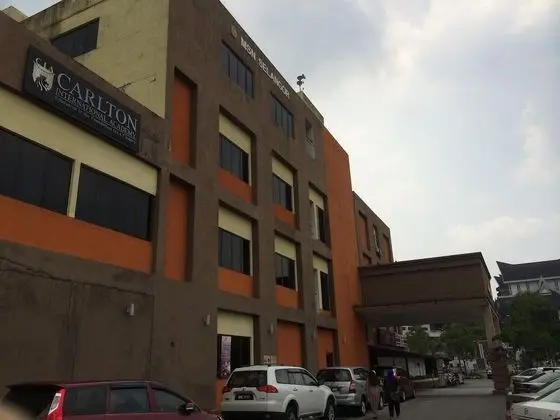 Carlton Holiday Hotel  Suites