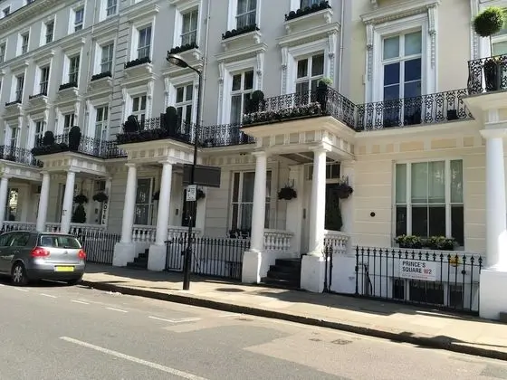 Carlton Kensington Apartments