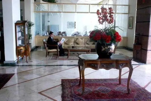 Carlton Plaza Hotel - Lobi