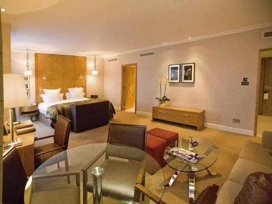 The Carlton Tower, Jumeirah - Oda