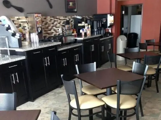 Carlyle Western Star Inn & Suites - Yerinde Yemek