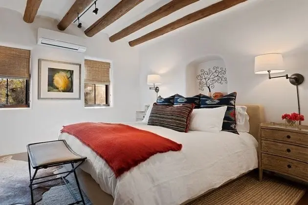 Carmel - Elegant East Side Adobe With Kiva Fireplace, Walk to Canyon Rd and The Plaza - Oda