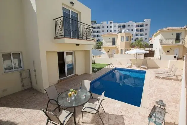Villa Carmen, 2 Minute Walk To Beach - Havuz