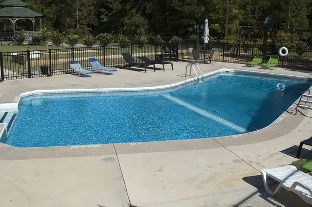 Carolina Pine Inn - Havuz
