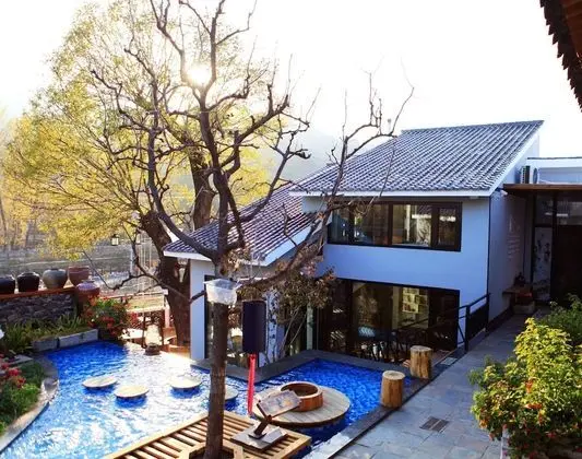 Carpenter's Rustic Courtyard-Great Wall
