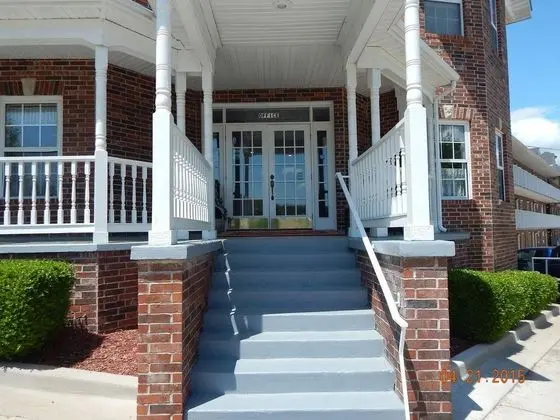 Carriage House Inn