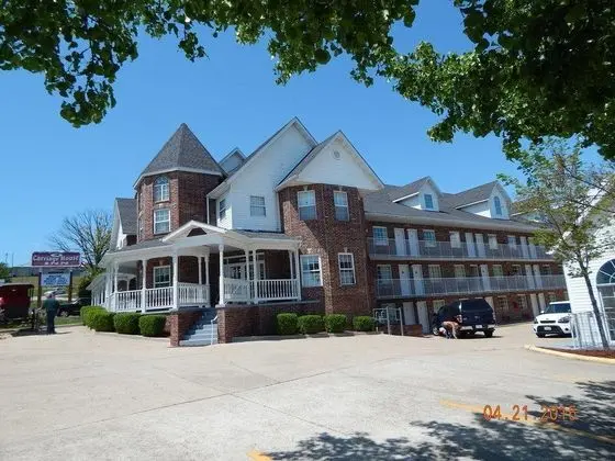 Carriage House Inn