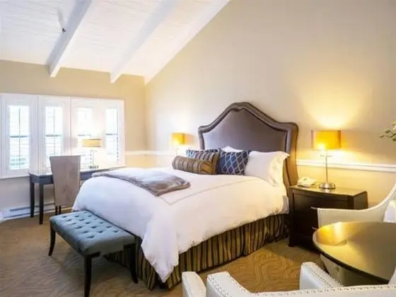 Carriage House Inn