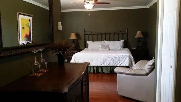 The Carriage House Inn