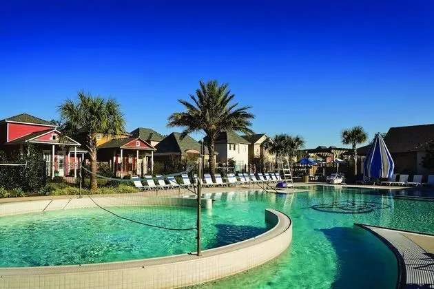 Carriage House Hotel - Havuz