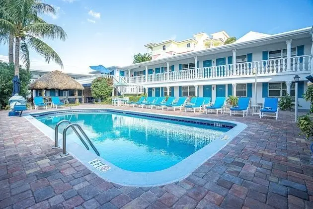 Carriage House Resort Motel - Havuz