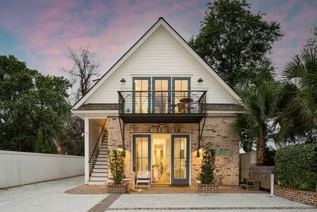 The Carriage Suite Buyout by Avantstay 2 Home Buyout w/ 8bdr in Historic DT w/ Hot Tub
